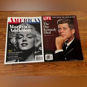 Bundle of 2 magazines